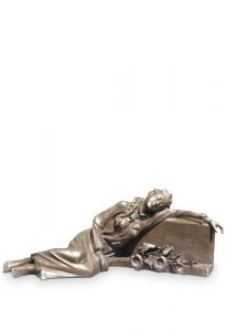 Grave memorial sculpture 'Woman in the sun'
