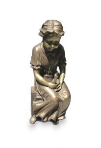 Grave sculpture tombstone