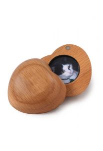 Keepsake cremation urn